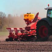 Door de corrosiebestendige uitvoering profiteert u bij de kunstmest strooien ook van de voordelen en de eenvoudige bediening van onze PS-machines.