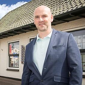 woningmarkt als het bedrijfsmatig vastgoed op Texel. Sinds 2007 is hij mede-eigenaar van het bedrijf. Richard is vader van drie jongens. Hij houdt van hardlopen, voetbal en golf.