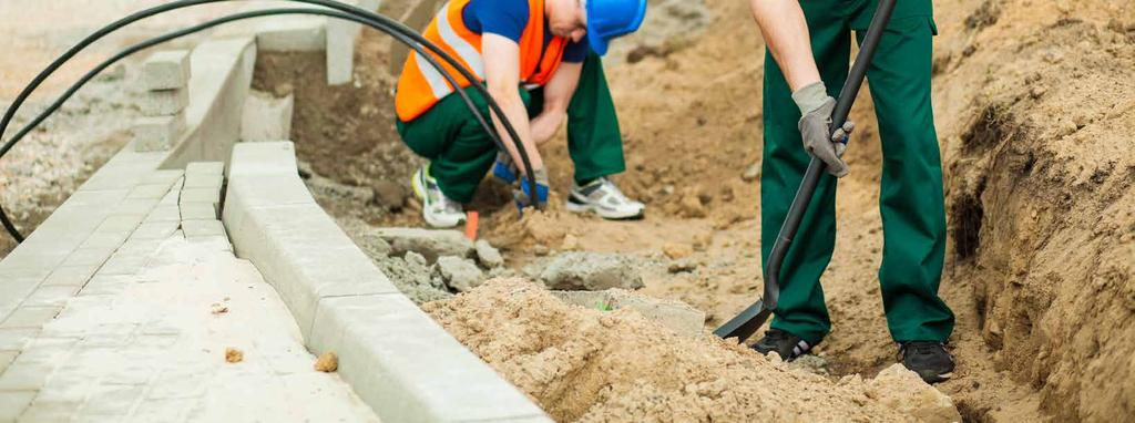 Code: K0903 Artikelcode: 27250 GRONDWERK De onderstaande onderwerpen komen in aan bod; 1. Meten en uitzetten van een fietspad 2. Sleuf met talud graven 3. Grondkering plaatsen met elementen 4.