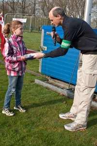 De klussenploeg van De Gemzen zorgde voor een nieuwe inrichting van de berging voor de trainingsmaterialen. De afgelopen maanden zijn er bij de pupillen 8 nieuwe (hulp)trainers bijgekomen.