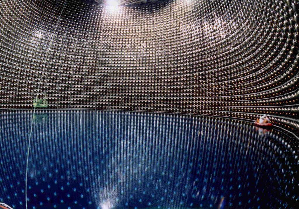 Kan de Aarde neutrino s stoppen 10-42 m 2 1 m 2 Voor neutrinos is werkzame doorsnede voor botsing met één proton heel klein: 10-42 m 2.