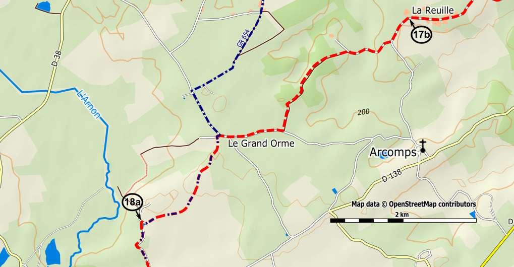 een grindweg in, daarna steeds rechtdoor. Km 14.8 Kruising rechts: rechtdoor.