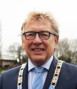 Voorwoord Burgemeester Van harte welkom in de nieuwe gemeente West Betuwe! Sinds de samenvoeging per 1 januari jl.