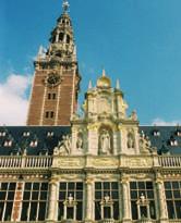 Onderzoek aan het Departement Wiskunde Katholieke Universiteit Leuven De KU Leuven, gesticht in 1425, is de oudste universiteit van de lage landen. Meer dan 7.