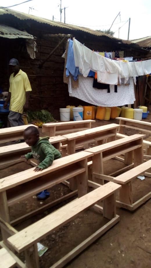 Onze scholen In november en december zijn de lagere scholen in Kenia gesloten. Een nieuwe regel van de overheid waar niemand blij mee is, maar waar wel mee gedeald moet worden.