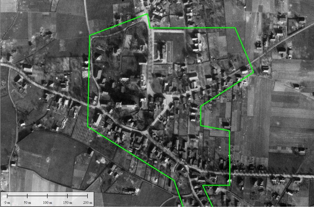 1. Centrum Didam In het centrum van Didam zijn vooral de Mariakerk (geel kader) en de Albertusstichting (blauw kader) herkenbaar. In dit gebied lagen slechts enkele loopgraven (oranje kaders).