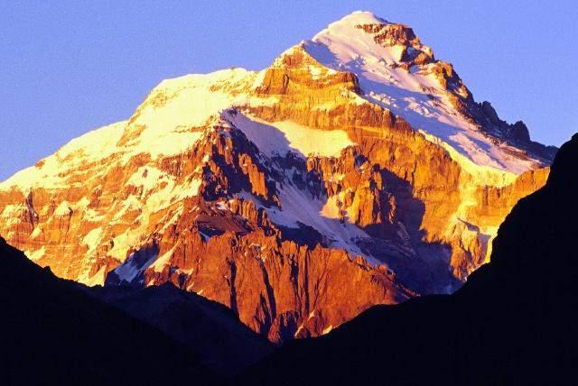 INFORMATIE DOCUMENT ACONCAGUA EXPEDITIE 2020 De Aconcagua is met 6962 meter boven zeeniveau de hoogste berg van het zuidelijk halfrond en de hoogste top buiten Azië.