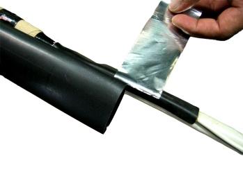 BKW10 Binnenkrimplasmof artikelnummer 01 5741 E 1-2 Installatieinstructie Breng aluminium tape aan op de mantels.