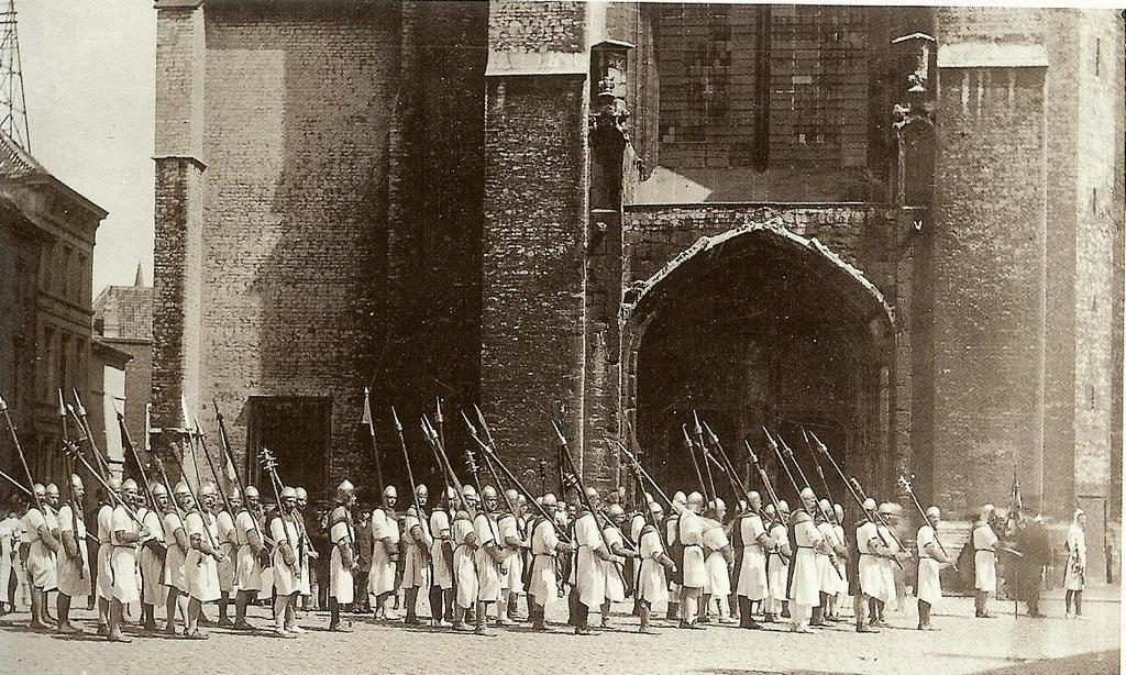 Ridders uit 1894 B12 St Michielsplein-str- kerk Op het Lateraans concilie van 1139 werd het gebruik