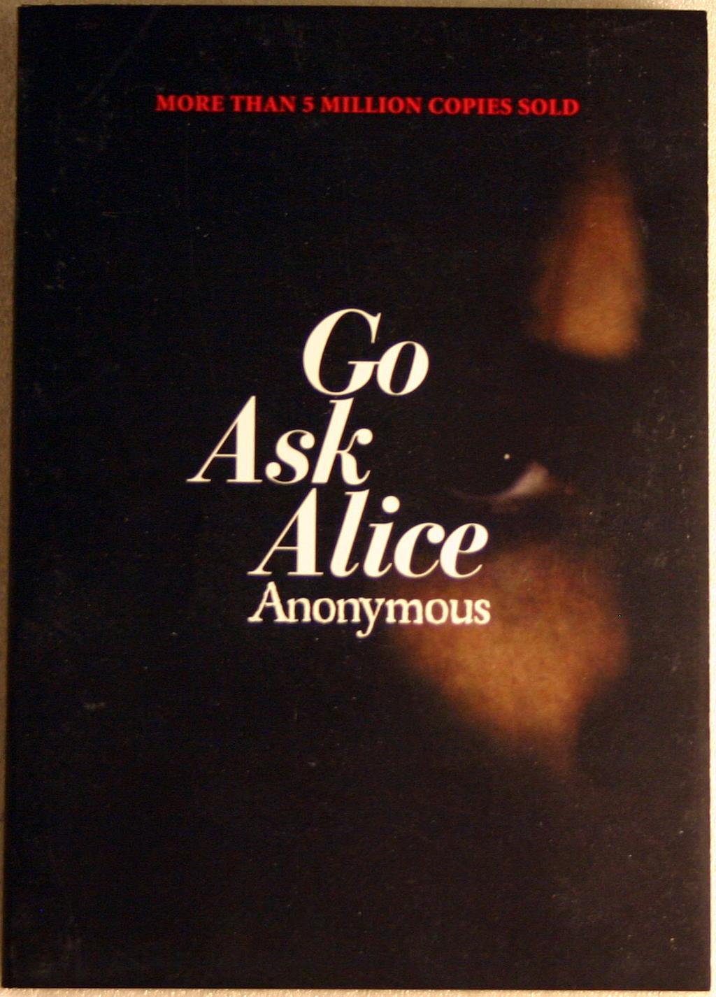 Alice is een meisje van 15 jaar. Ze heeft weinig vrienden en is erg onzeker. Dan gaat ze naar een nieuwe school.