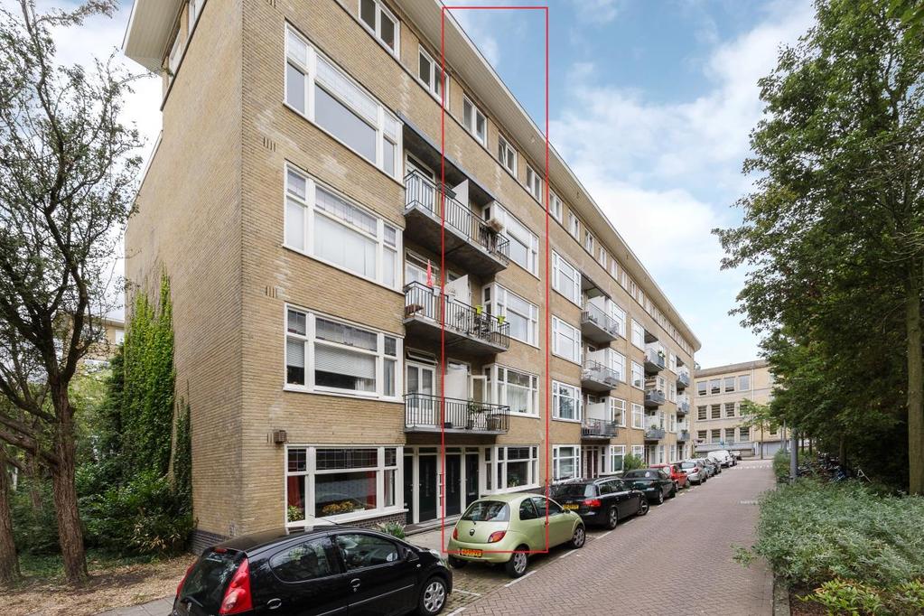 VERENIGING VAN EIGENAARS (KvK 51308940) Het pand is in 2006 gesplitst met vergunning van de gemeente Amsterdam in 4 appartementsrechten met bergingen. Derhalve bestaat de VvE uit 4 leden.