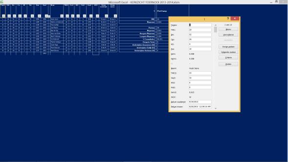 De witte velden zijn aanpasbaar. De grijze velden zijn berekende velden. Met de scroll balk kan door de wedstrijden gebladerd worden.