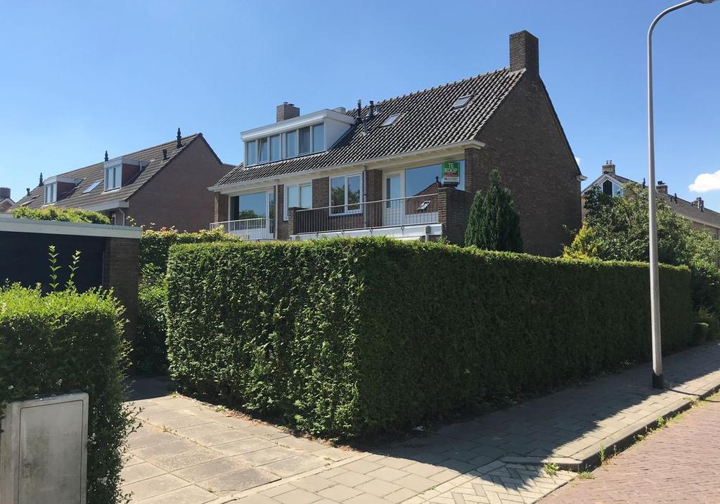 INLEIDING IJSSELSTRAAT 1, 2405 AB ALPHEN AAN DEN RIJN Op een toplocatie nabij het centrum van Alphen aan den Rijn ligt deze zeer goed onderhouden 2/1