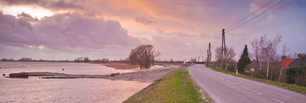 Verschillende soorten dijken en kades 2 In het gebied waarvoor het hoogheemraadschap van Schieland en de Krimpenerwaard verantwoordelijk is, liggen verschillende soorten