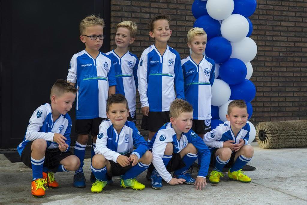 13 Onderkant piramide: JO12 tot en met JO6 Ambitie JO12-JO8 selectiejeugdteams Voor deze teams geldt als ambitie primair de spelvreugde.