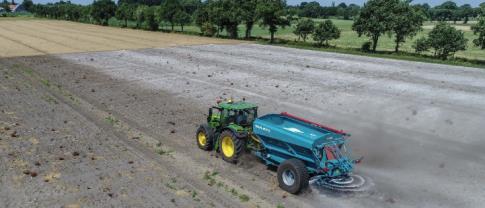 Bekalken Bemest met een idee A) Jaarlijks 1000 kg/ha B) Eens per 2 jaar 1500 a 2000 kg/ha C) Eens per 4 jaar 3000 kg/ha 1)