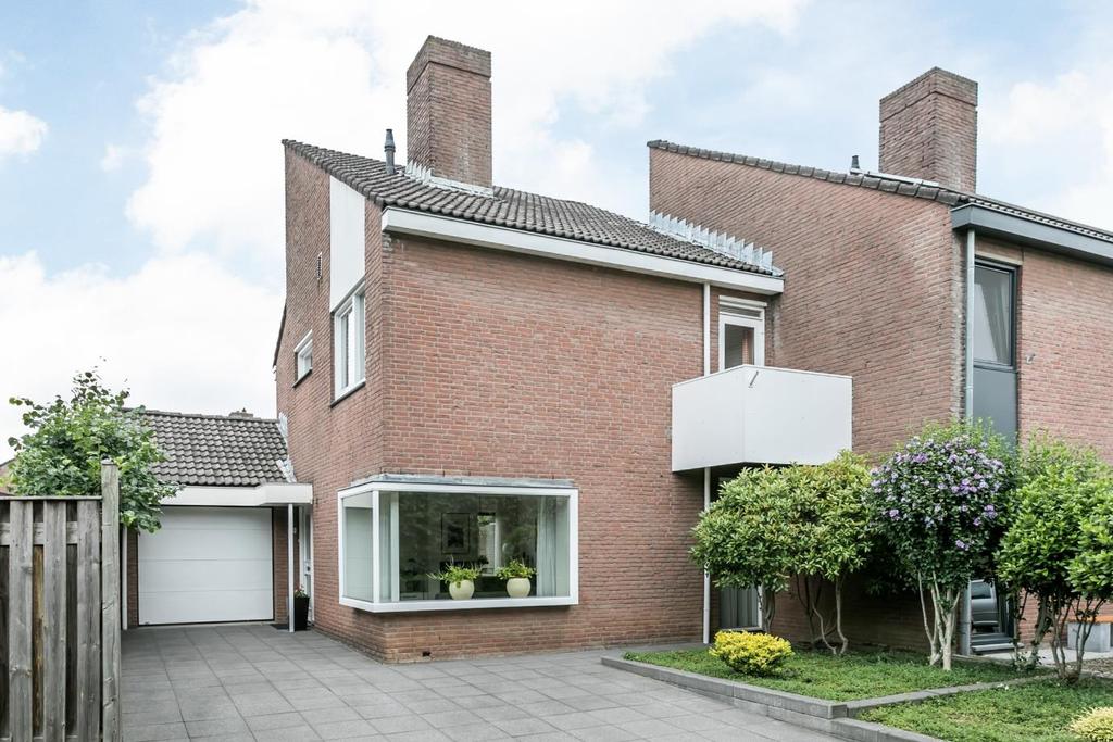 : 251 m² Inhoud : 425 m 3 Vraagprijs : 279.000,- k.