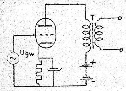 137. In de anodeketen van een triode is een spoel met een zelfinductie L = 20 H opgenomen. De inwendige weerstand R i =10 Ω, de steilheid S = 4 ma/v.