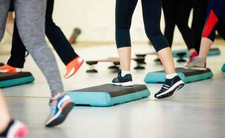 Het doel van bowlen is om met een grote bal 10 kegels om te gooien. De computer houdt je score bij. Als je het maar af en toe doet is het moeilijk om een strike te gooien.