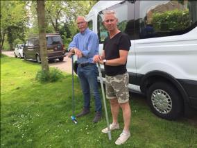 Ondanks de nodige stress leverden zij beiden roeiers en sturen op de afgesproken plekken tijdig af en zorgden voor een natje en droogje op zijn