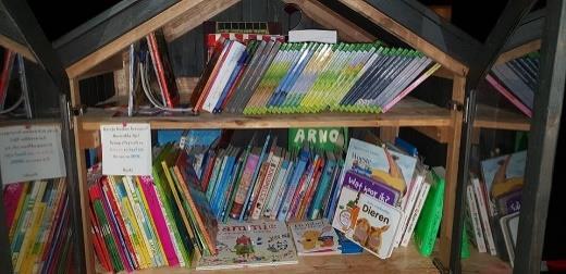 4. Lopende zaken. Kinderzwerfboekenkasten In 2016 zijn er twee zwerfkasten geplaatst in de wijk. In de kasten staan boeken voor de kinderen uit de wijk.
