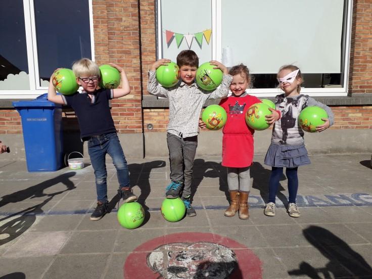 Spaaractie kiwiballen De spaaractie van de kiwistickertjes was een succes en is ondertussen afgelopen.