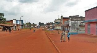 Tot 2000 was er geen Lika spelling; de taal was nog niet op schrift gesteld en op de scholen werd de handelstaal Swahili (onderbouw) en Frans (bovenbouw) gegeven.