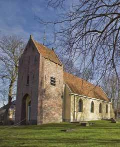 De kerk en de oorspronkelijk vrijstaande toren zijn in de 13 e eeuw gebouwd. In de 16 e eeuw werd de toren verhoogd en met de kerk verbonden.