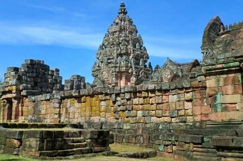 Dag 8: Nakhon Phanom via Mukdahan naar Khong Chiam (O) In de ochtend breng je een bezoek aan de imposante Wat Phrathat Phanom.