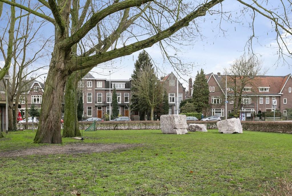 Kenmerken Soort herenhuis Bouwjaar 1929 Type tussenwoning Tuin achtertuin, voortuin Kamers 8 Tuin ligging zuidwest Slaapkamers 6 Tuin oppervlakte 60 m² Woonoppervlakte ca.