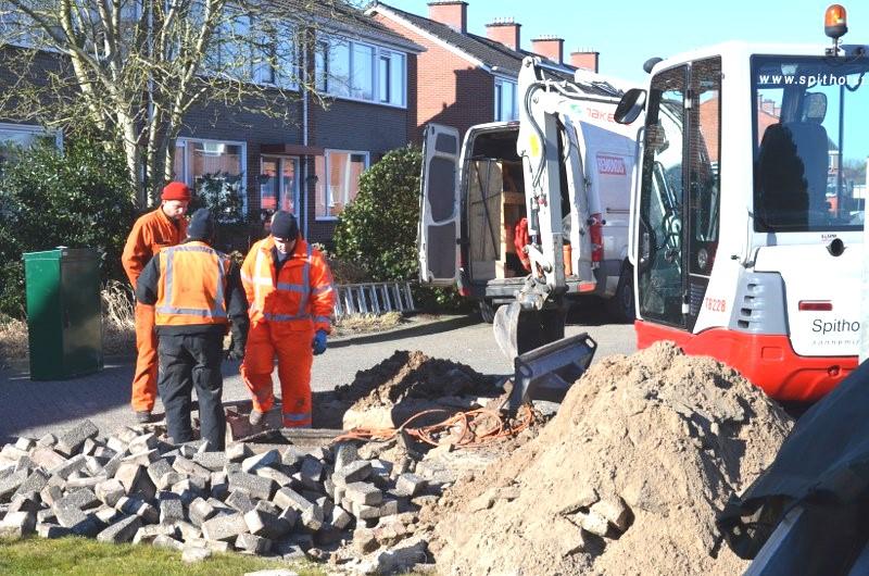 Doordat het gemaal midden in de weg is gelegen, had de gemeente besloten om dit kleine deel van de weg te stremmen zodat de werkzaamheden veilig uitgevoerd konden worden.