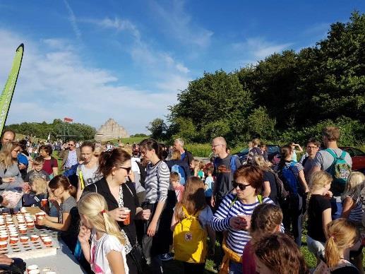 Gezelligheid stond voorop. Dankzij de hulp van vele ouders en leerkrachten liep het bij de drinkposten als een geoliede machine. Alle hulpkrachten ontzettend bedankt voor jullie inzet!