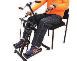 Gemengde oefeningen: tegelijkertijd de handgrepen draaien en de pedalen gebruiken zorgt voor een betere