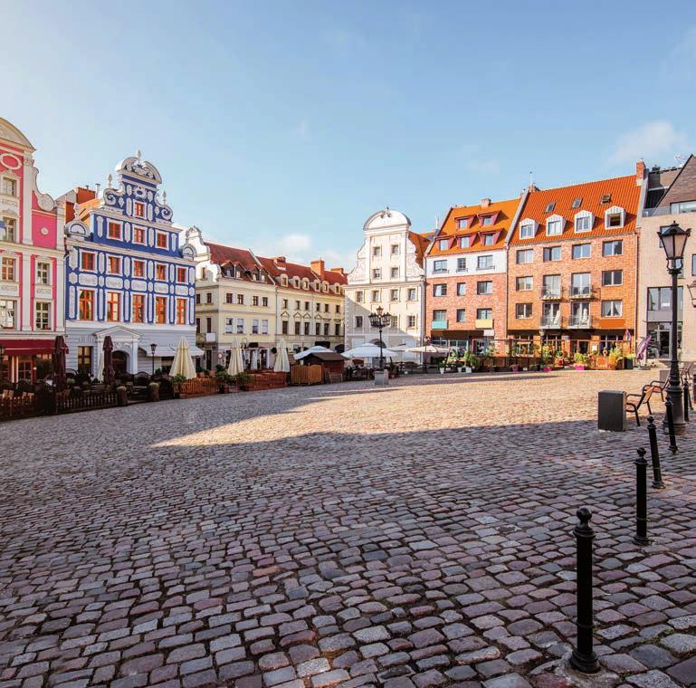 SZCZECIN De grootste haven van Polen Szczecin is een stad met een fascinerende geschiedenis die zeer in trek is bij toeristen.