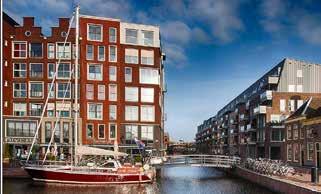 Alkmaar past als oude en waardevolle handelen havenstad in de rij van Amsterdam en