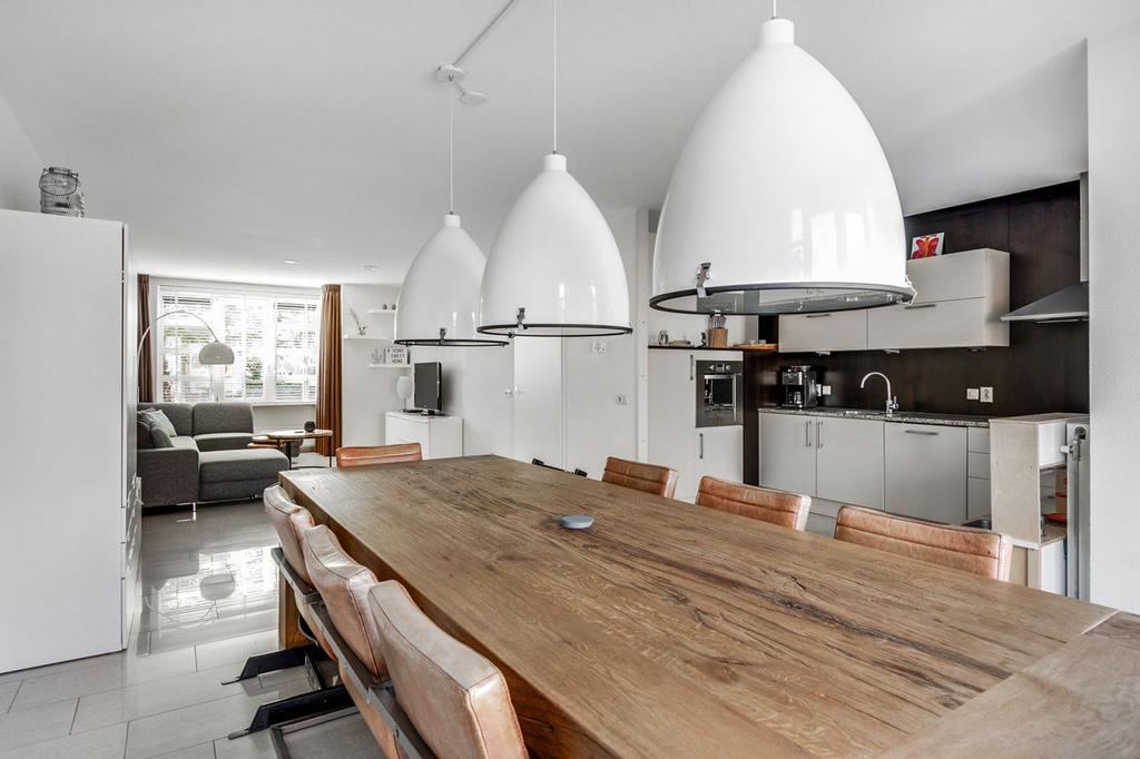 Kenmerken & specificaties Woonoppervlakte: 147 m² Perceeloppervlakte: 156 m² Inhoud: 502 m³