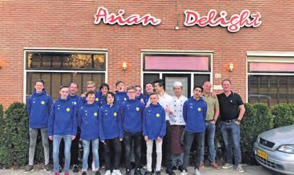 Frank Visser (gele schoenen) staat zaterdag aan de start om zijn titel in de Maartensdijkse Acht te verdedigen.