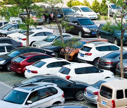 DSI heeft een oplossing voor parkeergarages, parkeerterreinen of om een stadscentrum af te sluiten.