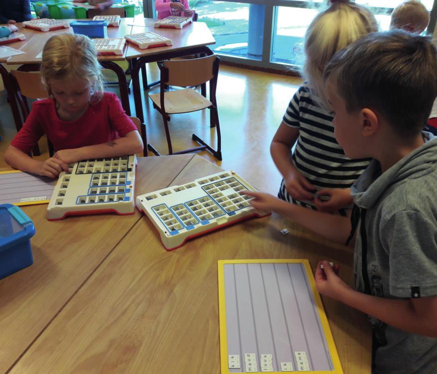 Buitenschoolse activiteiten Via school kunnen kinderen zich onder andere opgeven voor: brandweerspuitwedstrijden (groep 8) schoolschaakwedstrijden volleybaltoernooi schoolzwemwedstrijden