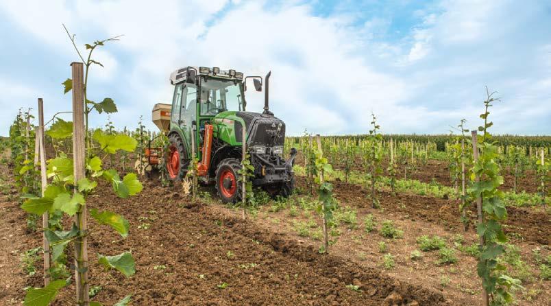 Met behulp van twee hydraulische cilinders kunnen de trekstangen naar links en naar rechts worden versteld en wordt het gedragen werktuig exact in de rij