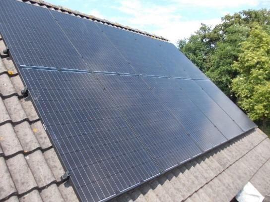 Een praktijkvoorbeeld Voorbeeld aanbod Wijsman 10 zonnepanelen x 300 Wp = 3.000 Wp Investering 4.900,- incl.