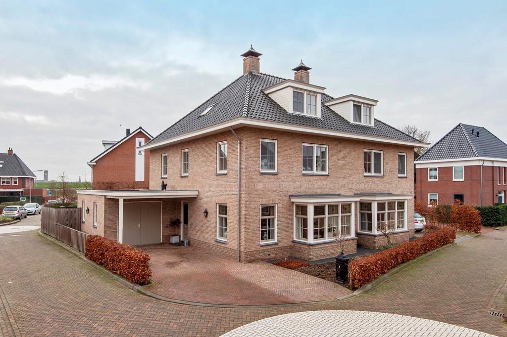 Met een inhoud van 650 m³ en een woonoppervlak van 175 m² is dit huis uiterst royaal voor zijn klasse.