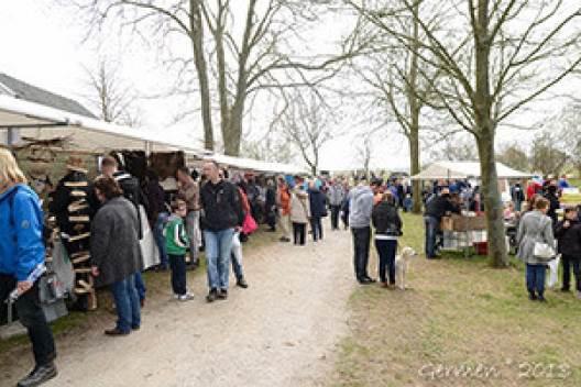 zon Braderie + straattheater 26 mei in Ovezande In Ovezande is weer het bekende Straatfestival.