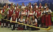 Zaterdag 6 oktober Vandaag zijn we rijwel de hele dag in Mayrhofen in het Zilertal. Eerst beleen we de Almabtrieb. De Almabtrieb is een boerentraditie die elk jaar feestelijk wordt geierd.