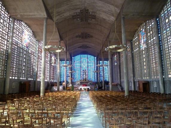 Notre-Dame du Raincy, Auguste Perret Auguste Perret, Onze lieve Vrouwe van Raincy, detail Auguste Perret, Onze lieve Vrouwe van Raincy, ( ) Ondertussen kwam de onbegrensde toepasbaarheid van de