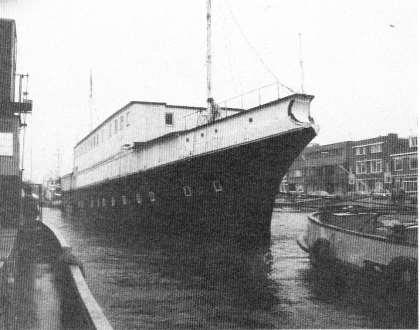 vertegenwoordiger van de Nederlandse zeil/stoomschepen uit de vorige eeuw voor het nageslacht te behouden en om de marinestad te voorzien van een uniek museumschip.