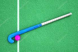 Een hockeystick en een bal kosten samen 110 euro.