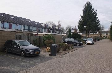 Mede daardoor is hier sprake van een diffuus straatbeeld. Holleweg noordel. richting Holleweg zuidel.