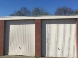 Beschrijving Twee garageboxen staande en gelegen te 7641 XT Wierden, Korianderhof 141a, GB02 en GB03, kadastraal bekend gemeente Wierden, sectie O nummer 2420, groot acht en dertig centiaren.