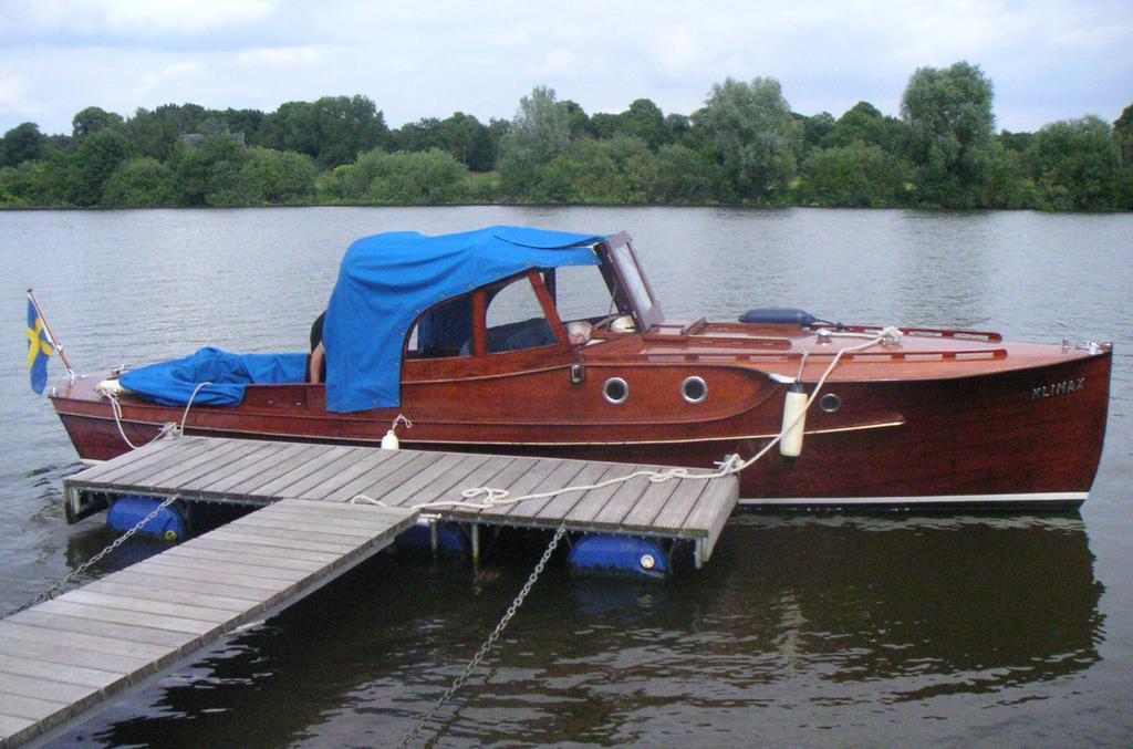 Het schip is eerst van een wiskunde leraar geweest in Zweden, waarna het door de huidige eigenaar naar Nederland is gehaald.